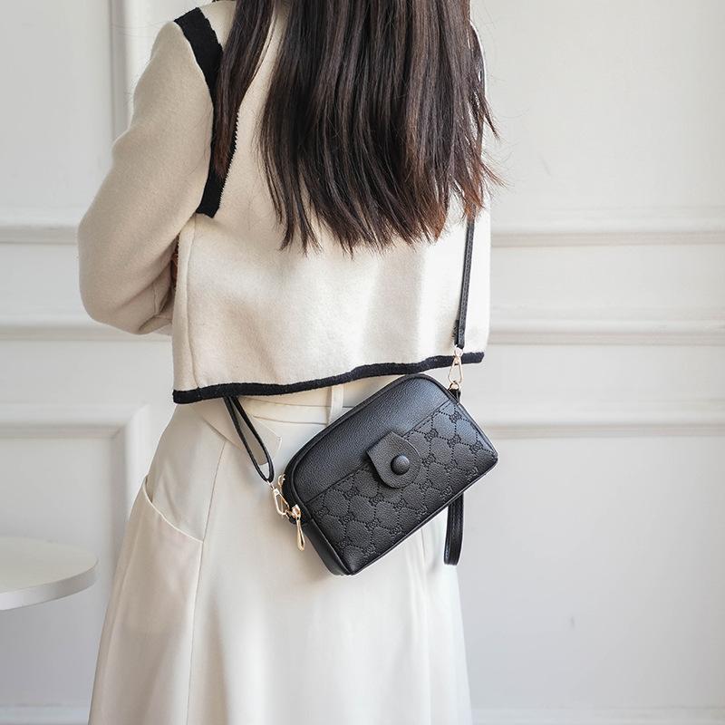 This Is A Popular Women's Bag In Spring and Summer. It's A Versatile Small Crossbody Bag for Work and A Mini Bag for Your Phone
