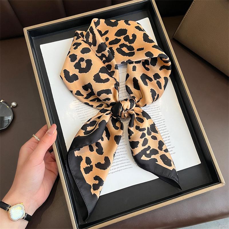 Bohemstil Trykk Luksusmerke Silke Firkantet Skjerf Kvinner Satin Sjal Halsklede Wrap Skjerf Bandana Hår Hjiab Blomstermønstret