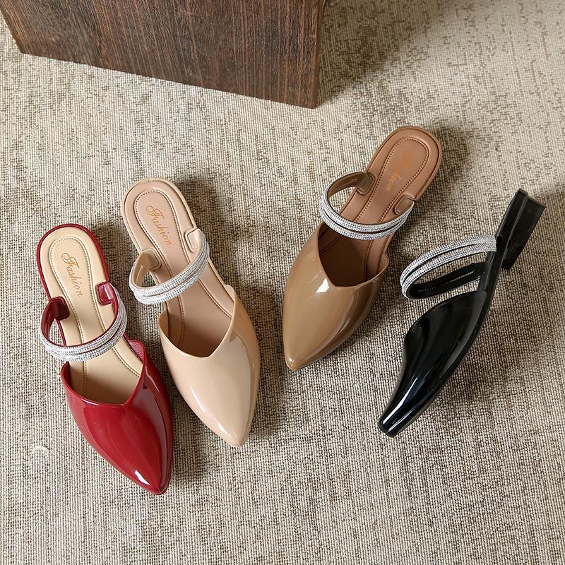 New Sandals Flat Bottom Summer Versatile Outer Beach Slippers Fashionable One-word Drag Women's Models