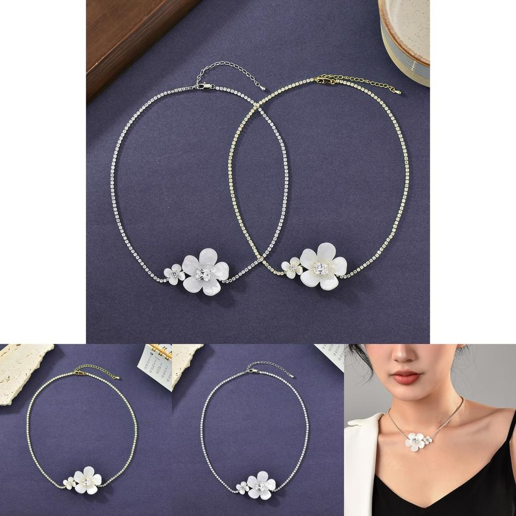 Elegant Floral Cluster Necklace For Women With Stylish Gold And Silver Accents