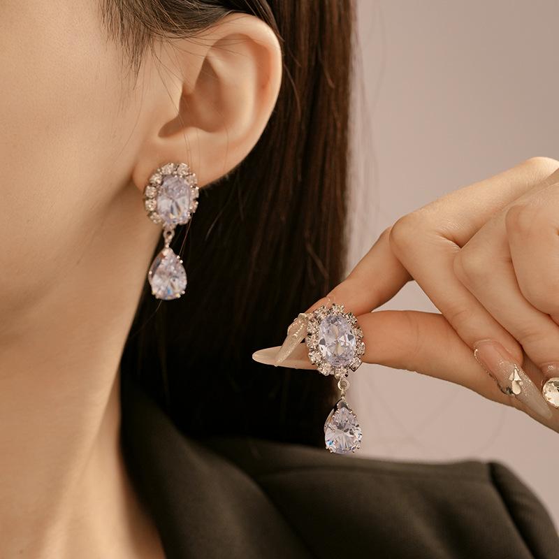 Light luxury zircon diamond-encrusted water drop pendant necklace fashionable high-end collarbone chain European and American exquisite new necklace