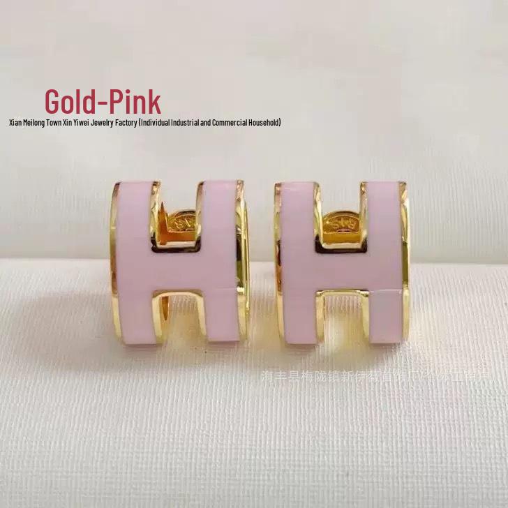 Goldene H-Buchstaben Emaille Ohrstecker, 18k dick vergoldet, Farbe Weißer Milchtee, Damenmodeschmuck.