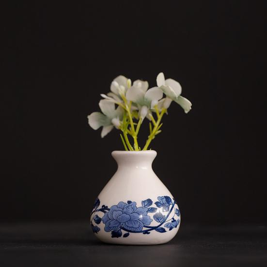 Small Blue and White Porcelains Vase, Mini Chinoiserie Bud Vase, Vintage Ceramic Oriental Handmade Chinese Flower Jardiniere for Home Office Shelf