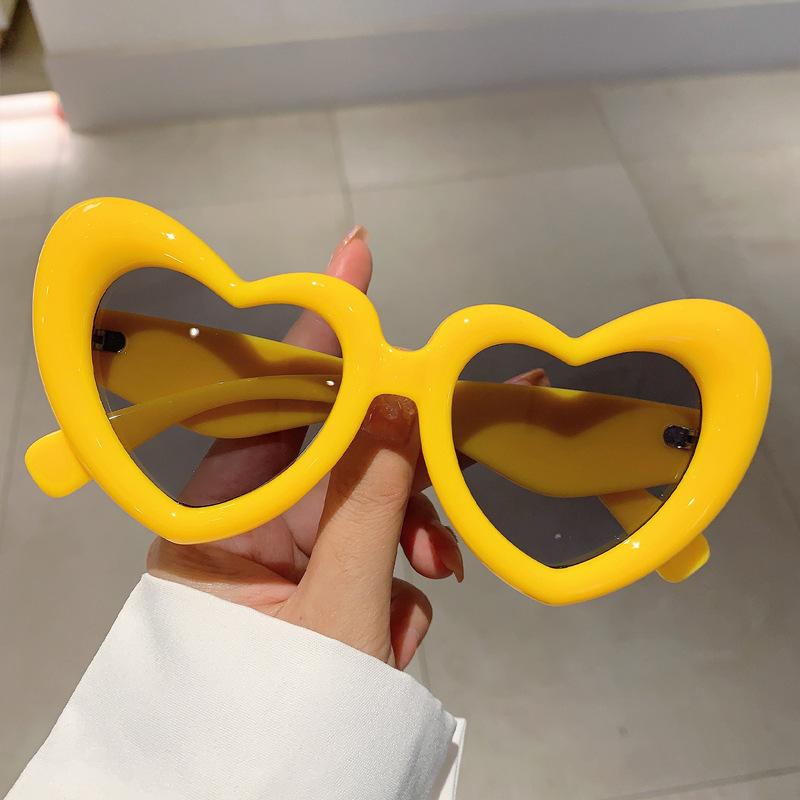 Y2K Oversized Love Heart Sunglasses Punk Pink Shades Vintage Candy Eyewear Trendy Unisex Luxury Designer
