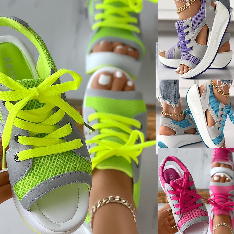 

Летние женские сандалии, модная обувь, повседневная обувь на плоской подошве с открытым носком, контрастные вставки и вырезы на шнуровке, сандалии-маффины на платформе, спортивные сандалии