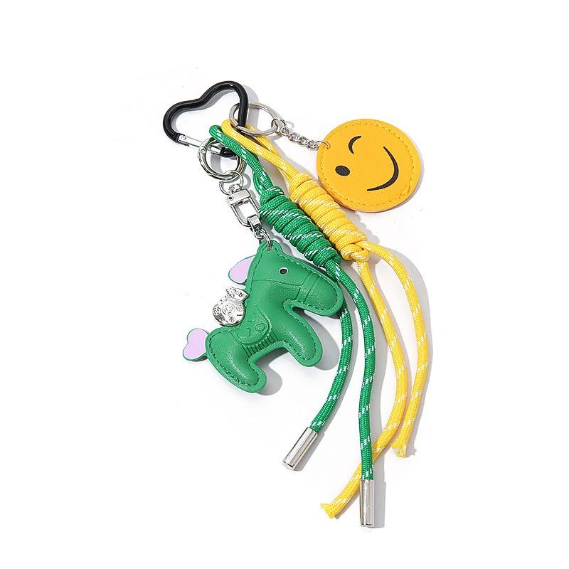 

Кожаный брелок в виде смайлика, двухсторонний кулон для школьного рюкзака, маленький кулон, высококлассный креативный изысканный кожаный брелок для ключей от машины