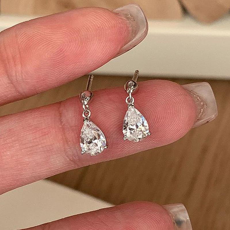 Xiaohongshu Bestseller: Sparkling Zirconia Teardrop Earrings - Lightweight, Luxury Fashion for Women