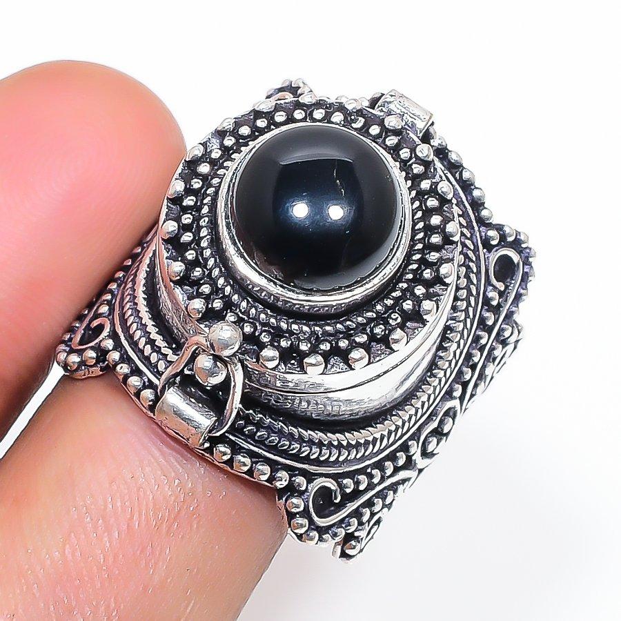 

Natural Black Onyx Gemstone 925 Sterling Silver Jewelry Ring Size 9 n3g63