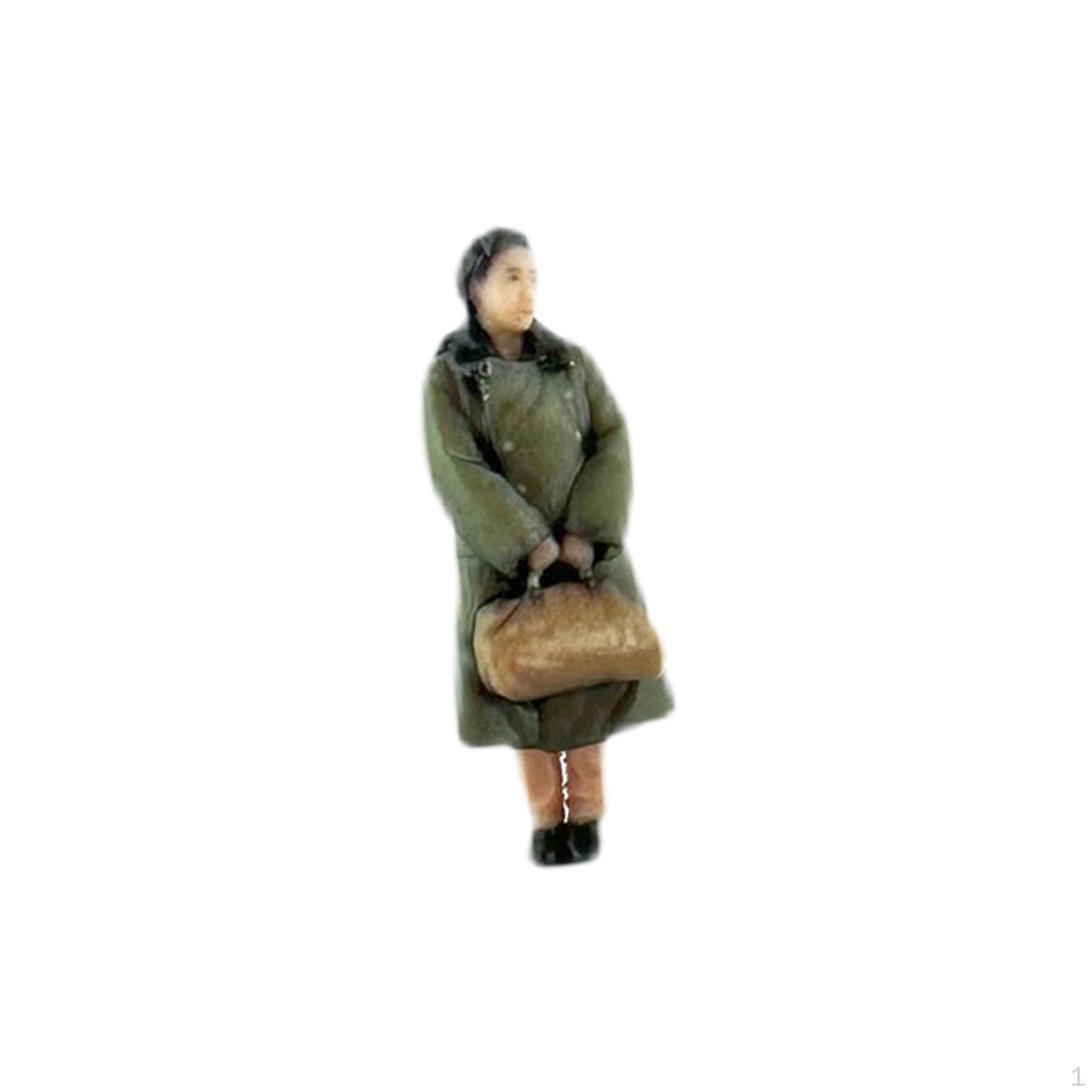 1/64 Miniature Street Figures for Photography and Diorama Props Standing With Bag