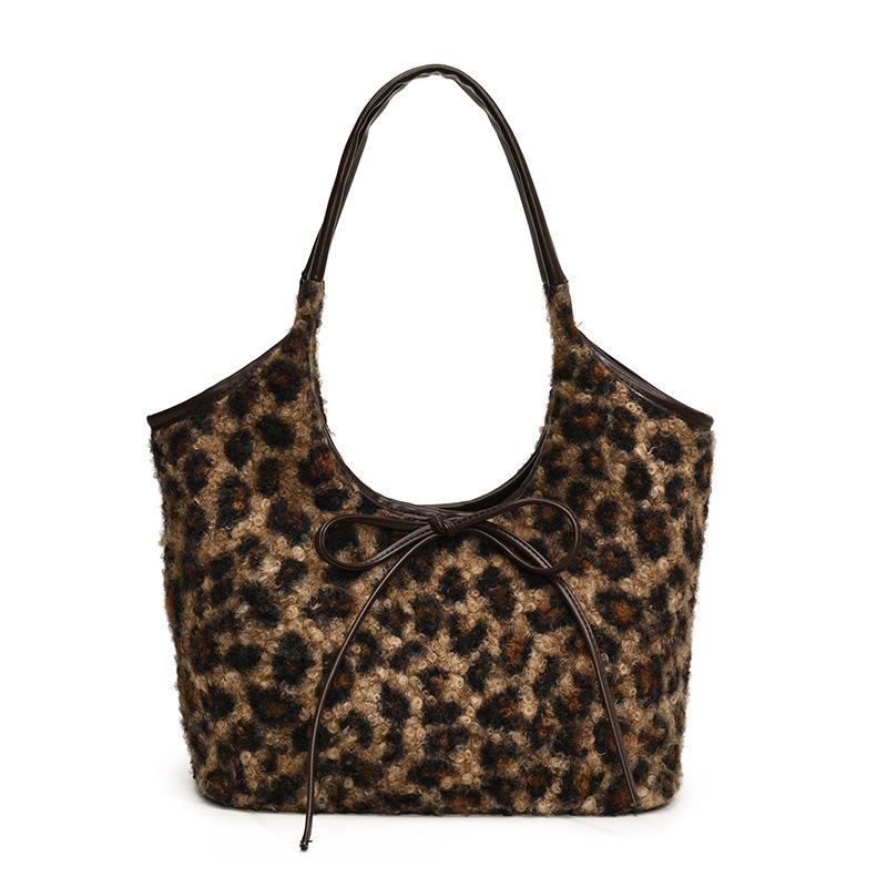 Premium Sense Versatile Shoulder Bag Large Capacity Commuter Bag Winter Popular Leopard Print Tray Extra Large Bag Women's New Model