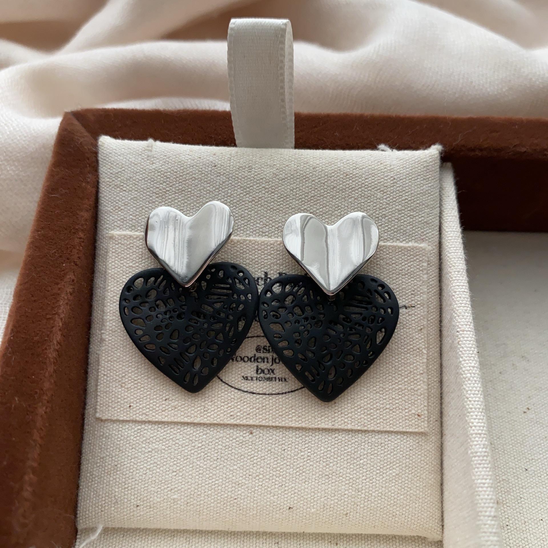 Customized metal geometric love hollow black pattern earrings earrings light luxury fashion minimalist retro niche personality unique