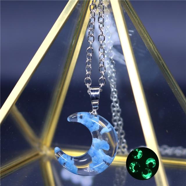 Chic Transparent Resin Craft Rould Ball Moon Pendant Necklaces Women Blue Sky White Cloud Chain Pendant Necklace Voguish Stylish Jewelry Giveaway
