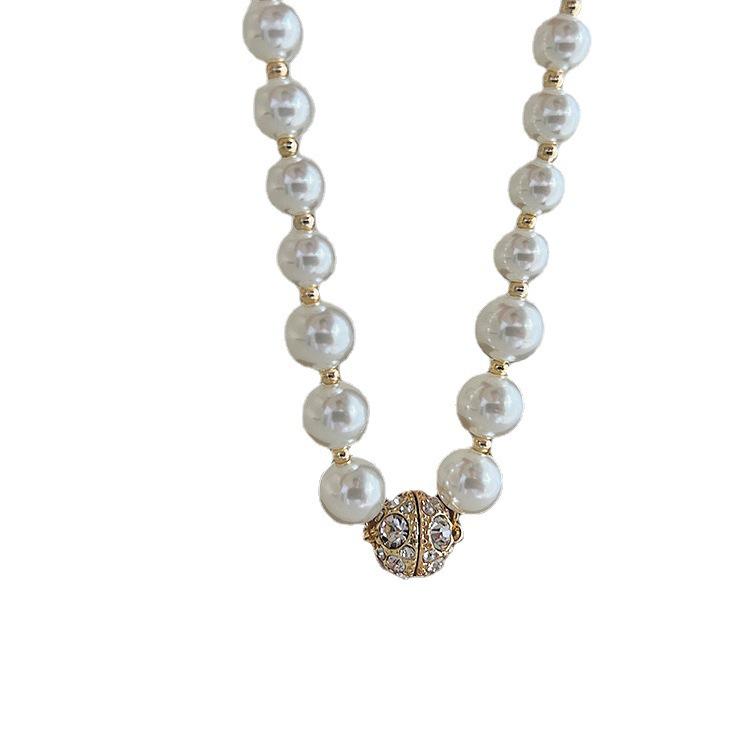 2023 French Retro Pearl Choker Necklace: Trendy, Luxurious Clavicle Chain for Women