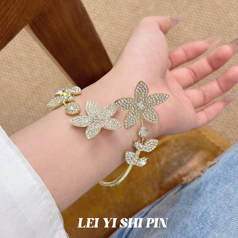 Cool Silver Sparkling Flower Winding Bracelet, Light Luxury Niche Irregular Open Bangle For Women