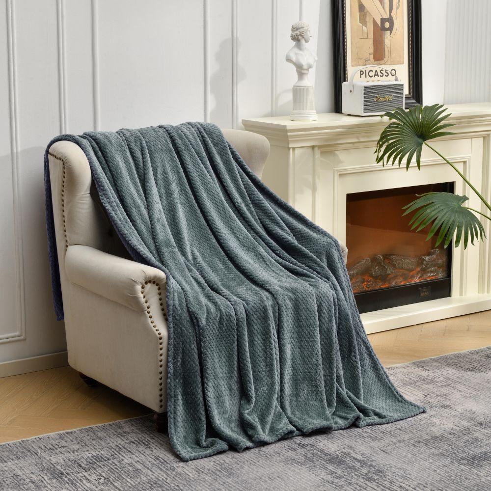 Soft Fleece Throw Blanket for Couch, Lightweight Plush Warm Blankets for Bed, Fuzzy Cozy Flannel Blanket Throw for Sofa, Travel