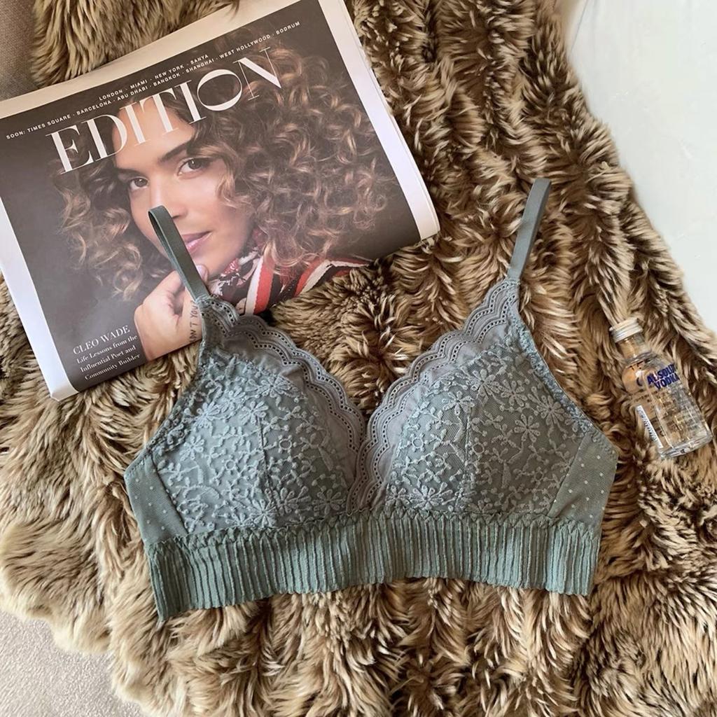 French Wire-free Women's Thin Triangle Cup Bra Large Chest Minimizing Lace Side Breast Gathering Back Beauty Underwear