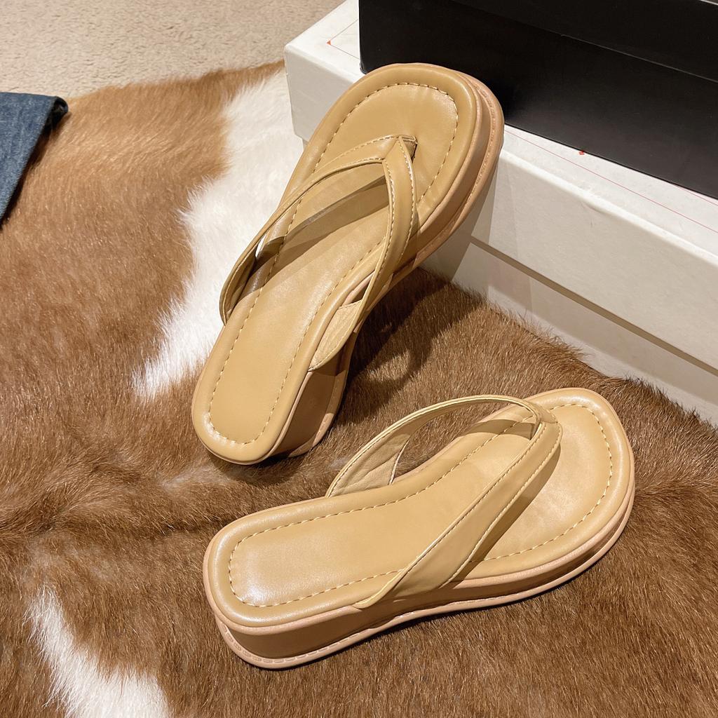 Thick-soled foot-pinched flip-flops for women's new summer slope heel vacation round head versatile cool slippers