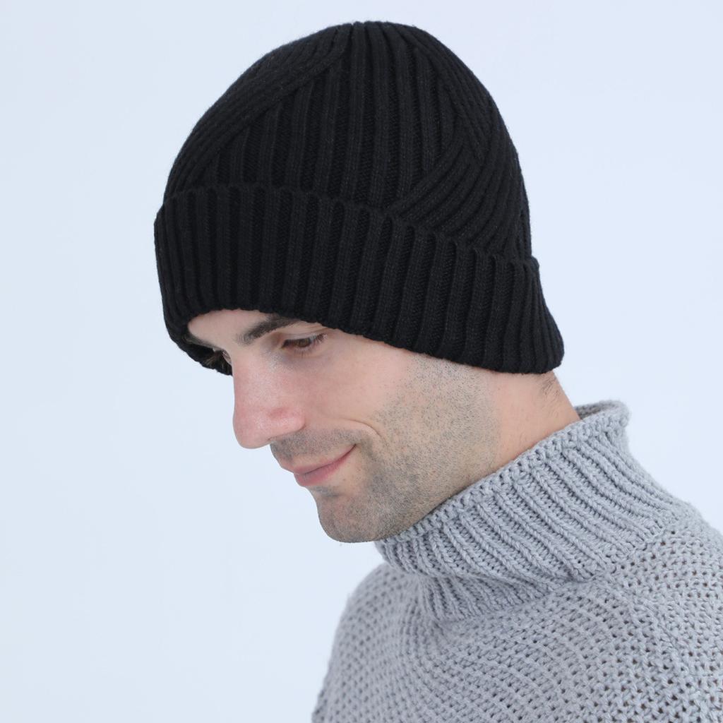 The New Men's Autumn and Winter Knitted Hat Is Versatile Featuring A Twill Warm Pullover and A Fleece Wool Thread Ear Protecting Hat. It's Trendy