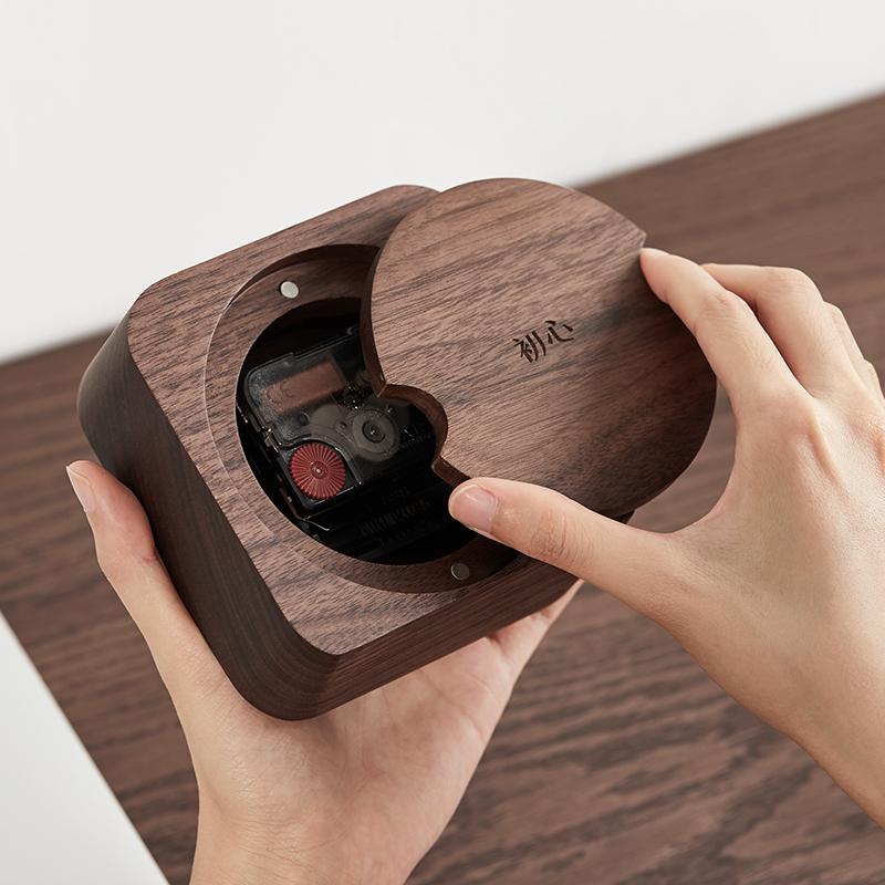 Massivholz Mini Schreibtischuhren Büro Quadratisch Schwarznuss Holz Zeigeruhr Heimdeko Ornamente Tischuhr Uhr Geschenke