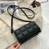 Mote PU Lær Crossbody Veske Dame, Liten Skulderveske med Metallkjede, Trendy Minimalistisk Lommebok for Arbeid Fest Daglig Bruk