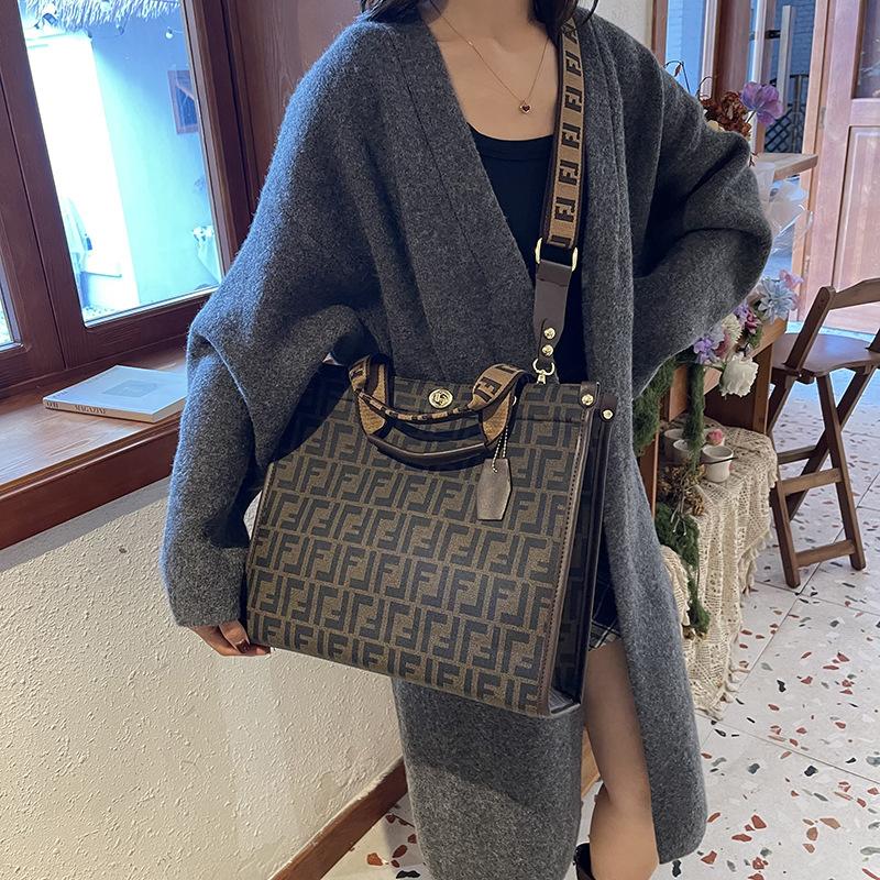 Bags Fashion Atmospheric Women's Bags Large Capacity Crossbody 2025 New Popular Bags One Shoulder Portable Tote Bag