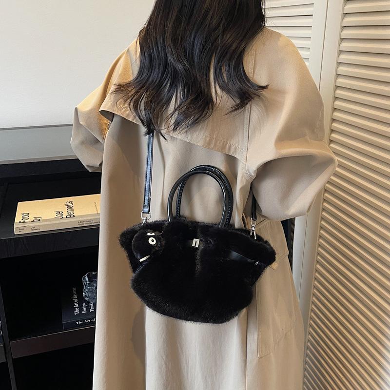 

Autumn new plush bucket bag trend Korean niche simple shoulder messenger bag large capacity bag чёрный