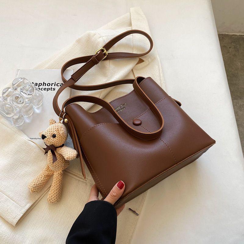 

Сумка большой вместимости женская трендовая модная сумка-тоут для поездок на работу, женская сумка 2025, новая женская сумка, сумка через плечо no specification