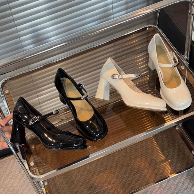 Fashion Fashion Sexy High Heels Women 2025 Spring British Style One-Word Buckle Round Head Thick Heel Comfortable Small Leather Shoes