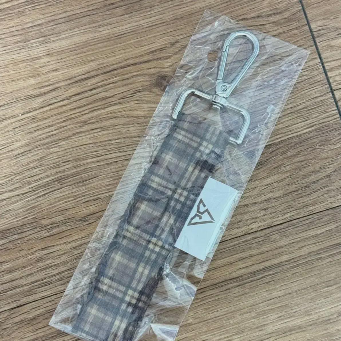 

DAY6 Сонджин 30 Солькон Брелок!