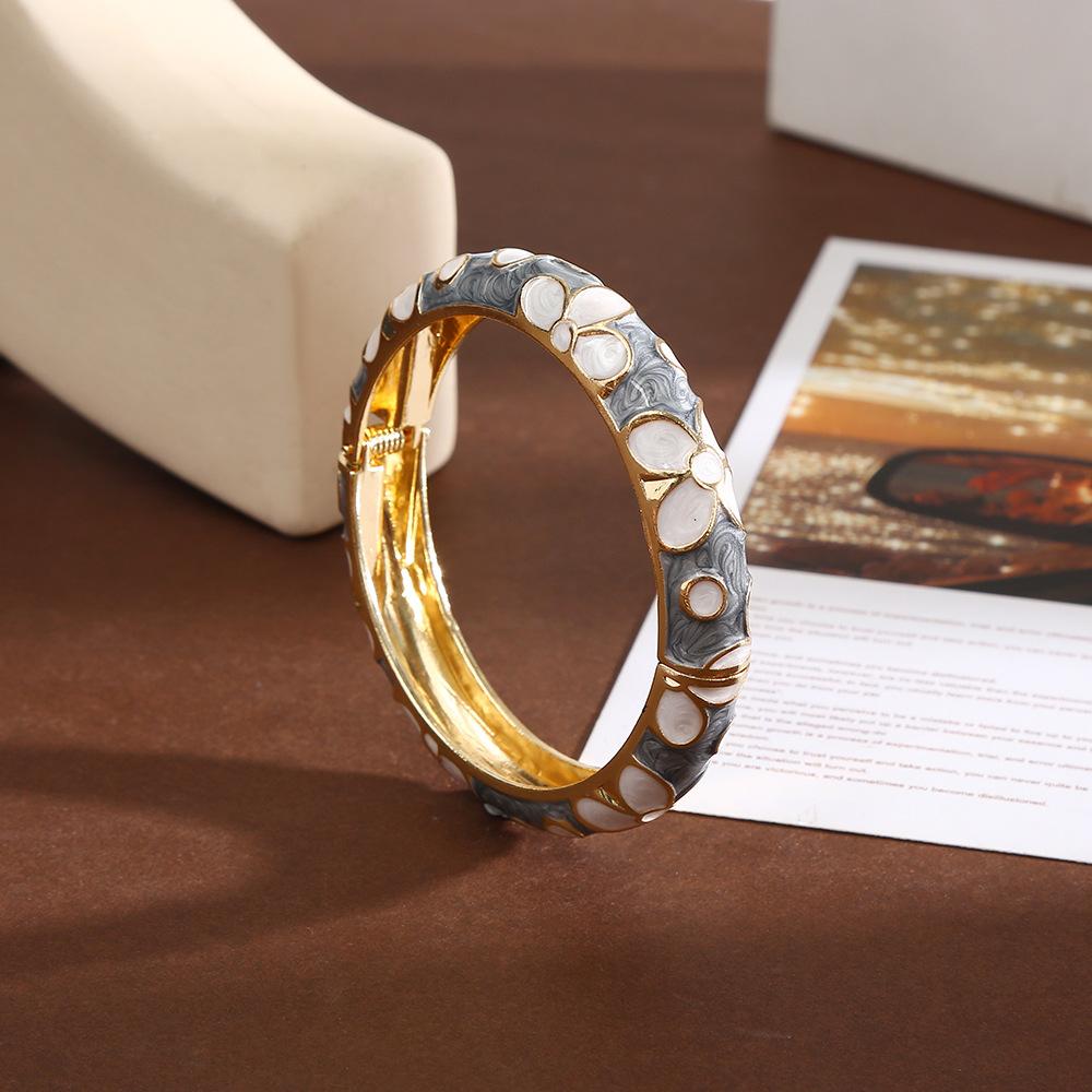 

DIEZI Bohemian Sweet Enamel Flower Wide Bangles For Women Men Exaggerated Fashion Gold Color Bangles Bracelets Gift Jewelry