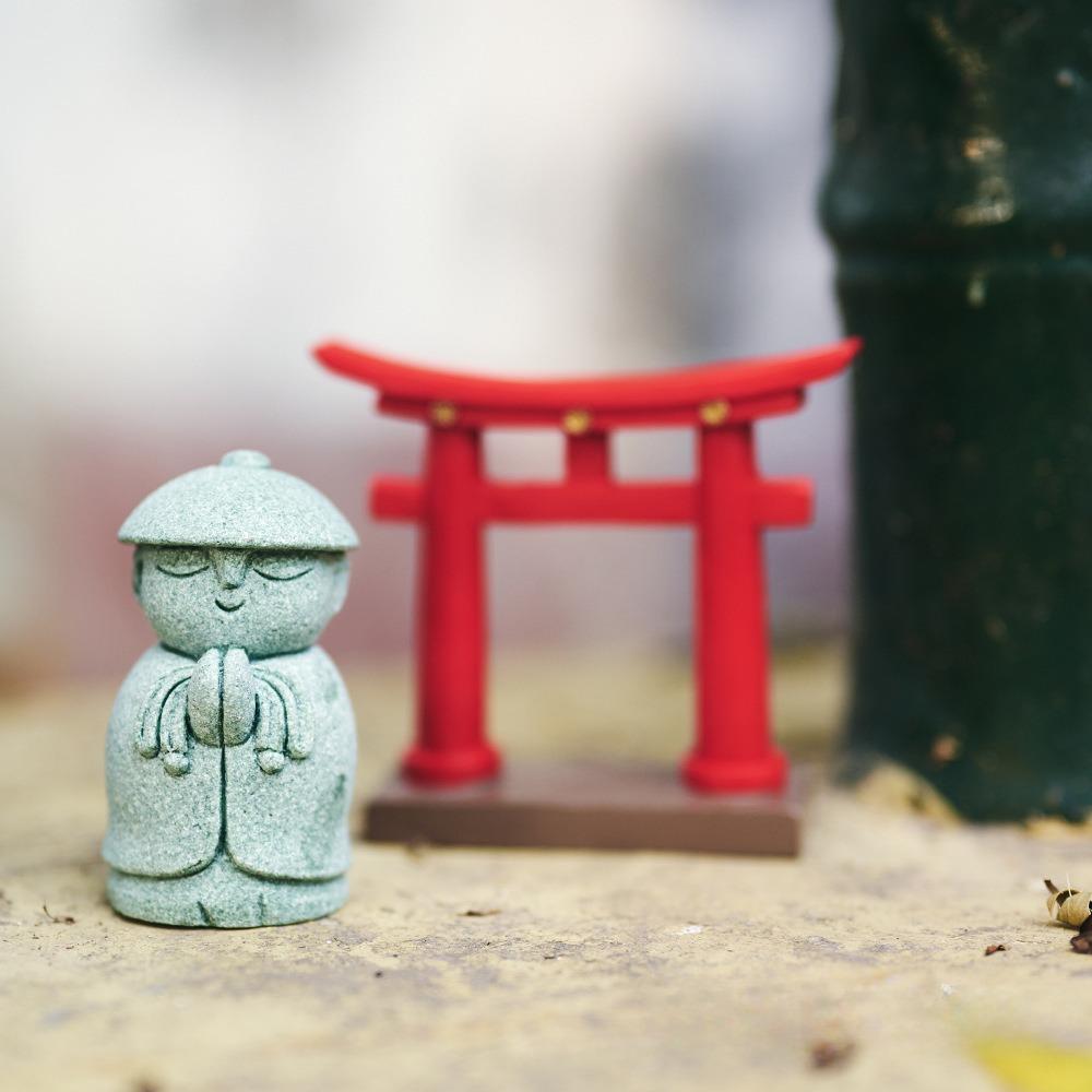 Japonská figurka Buddhy Štěstí Feng Shui Modlící se mnich Socha Miniaturní ozdoba pro akvárium Domácí zahradní dekorace
