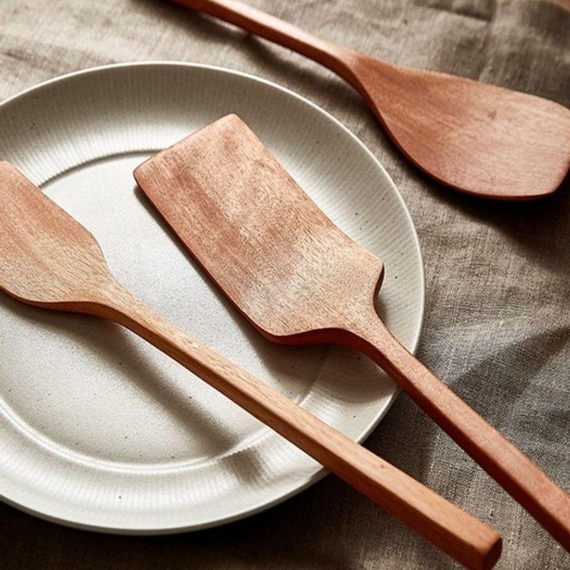 Casamia Cuisine Wood Turner_Small