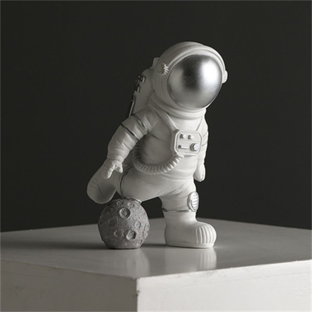 Moon Sculpture Decorative Cosmonaut Statues Miniatures Gift Astronaut Figurines Astronaut Model