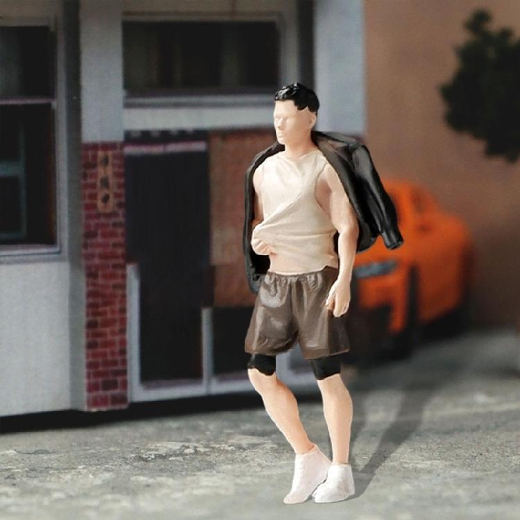 Simulation 1/64 Scale Miniature Figure Doll Resin Figurine with Fine Detail For Hobbyists And Scene Setting Accessories