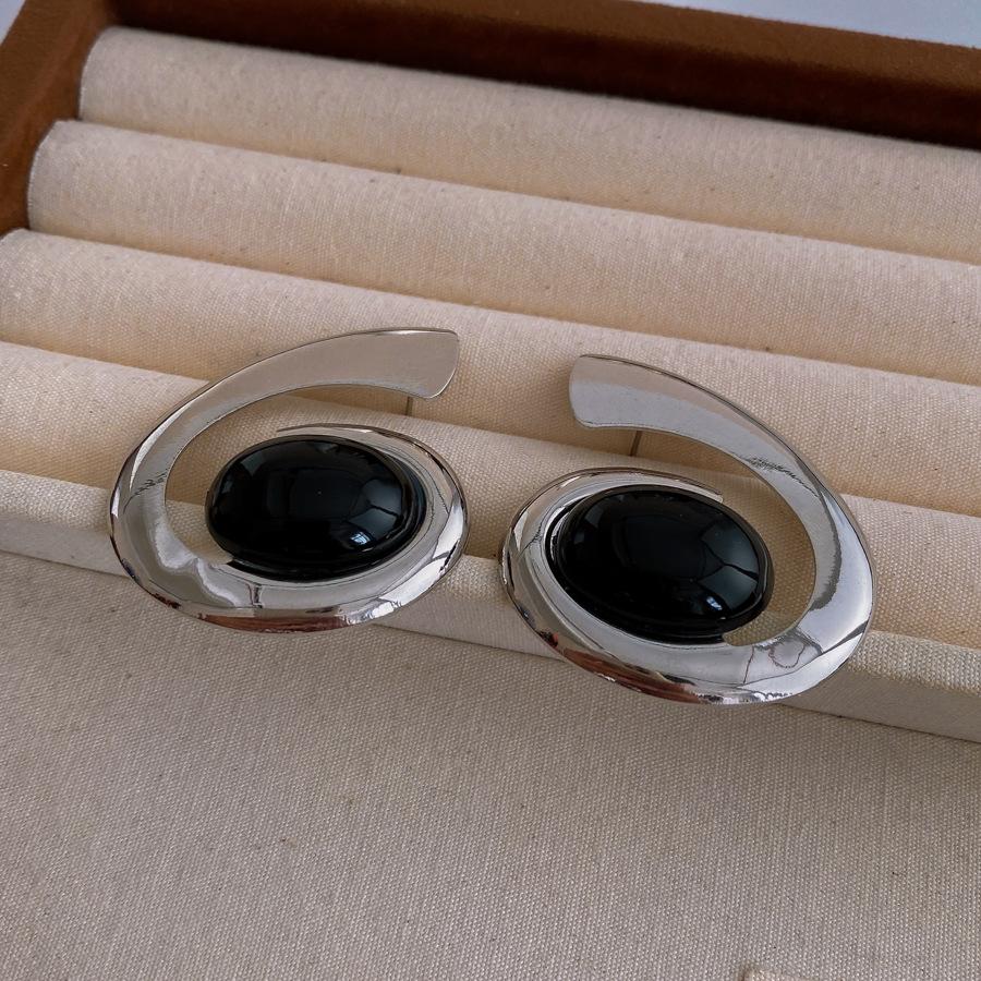 Oval Spiral Double-layer Earrings Necklace, Simple and Fashionable Collarbone Chain Design Sense, Niche Jewelry Set for Women