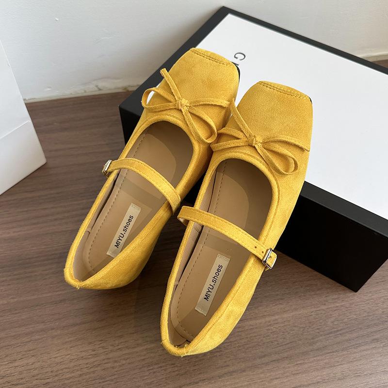 Design sense niche one-word buckle shallow mouth single shoes women's 2025 new late evening breeze with skirt Mary Jane grandma shoes
