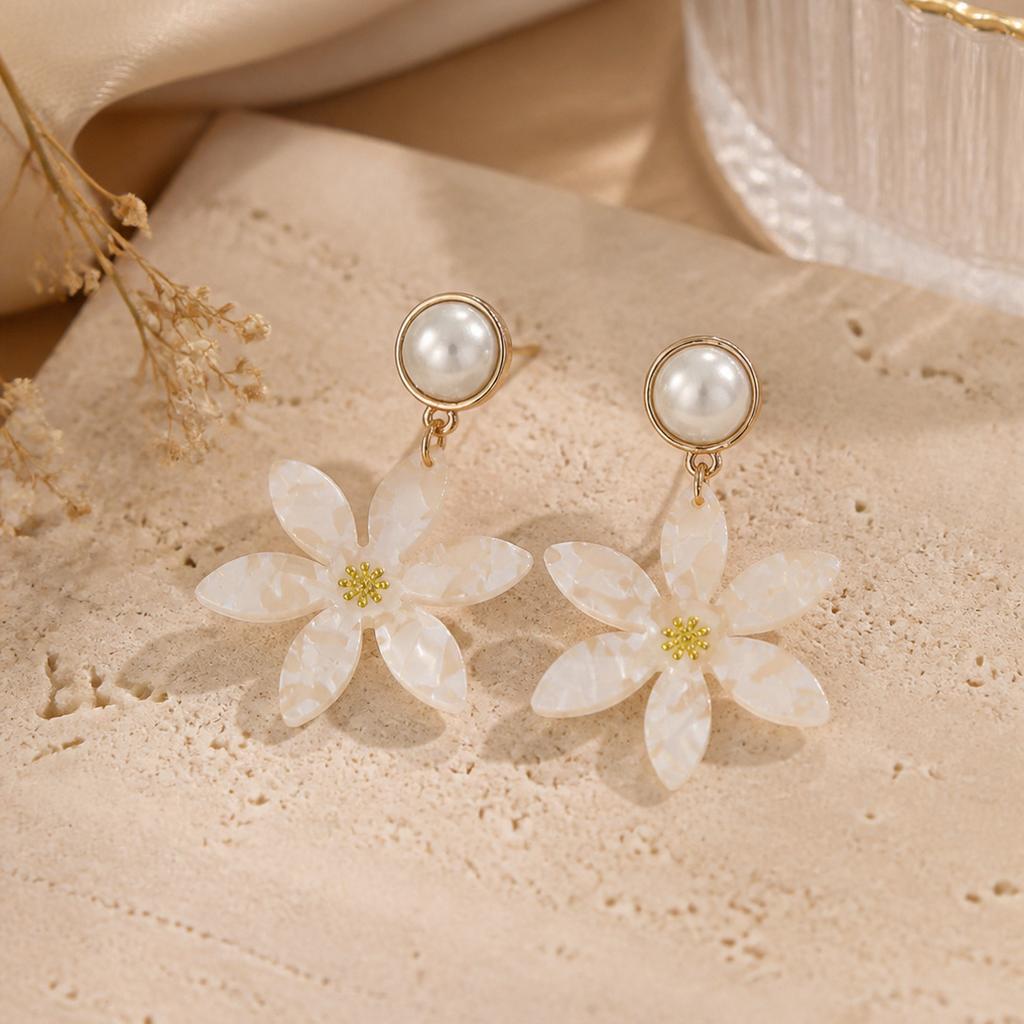 Spring and summer vacation style flower acrylic earrings ins petal earrings island vacation accessories