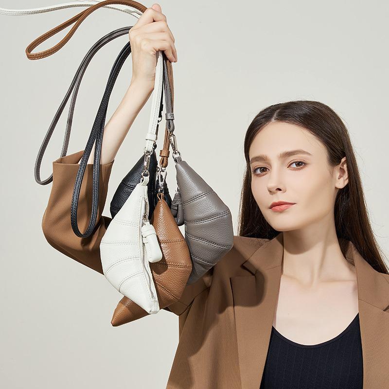 

Mini Retro Exquisite Leather Croissant Coin Purse