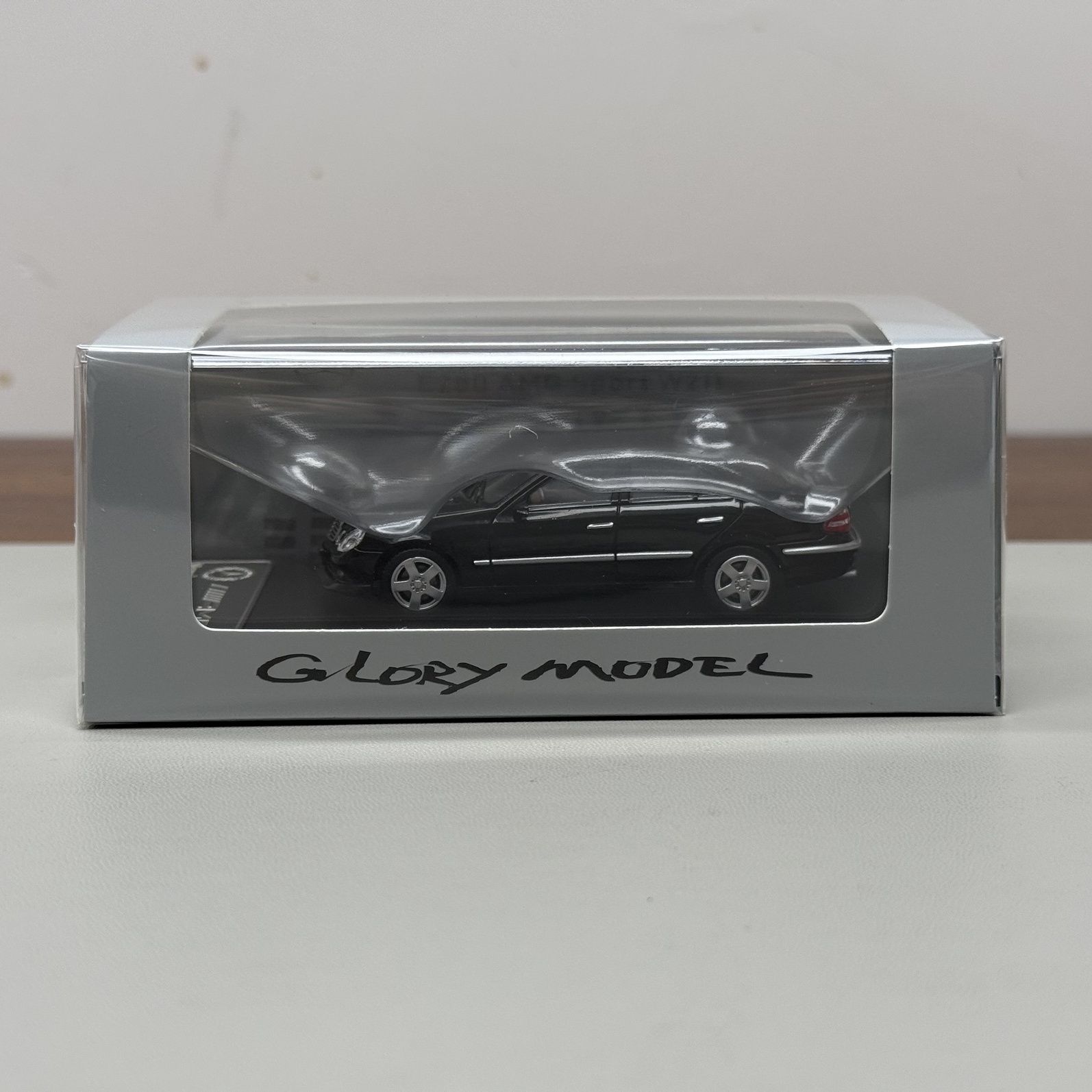 

Glory Model 1:64 Mercedes-benz E280 Amg Sport W211 Openable Hood чорний
