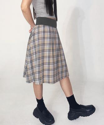 Wondeobijiteo Check Flare Midi Skirt [Beige]