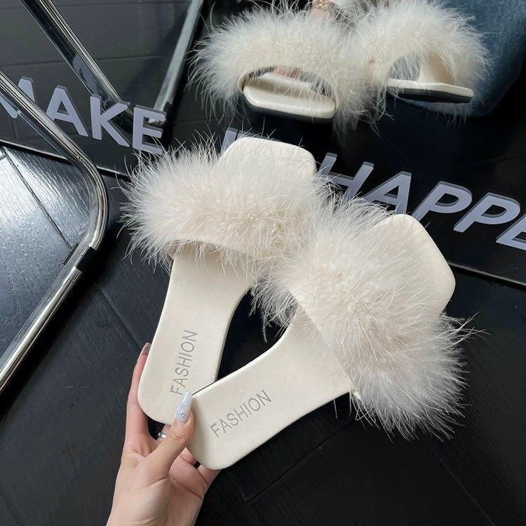 Übergröße Damen Flauschige Sommer Hausschuhe: Feenstil, Flach mit einem Riemen, 2025 Koreanische Outdoor-Edition