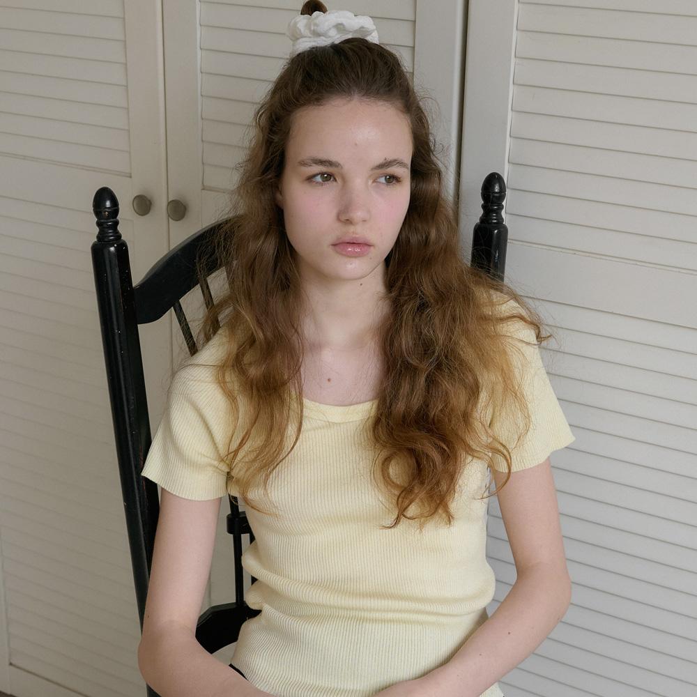 Elssibeui Scoop Neck Rib Knit Top_Butter Cream