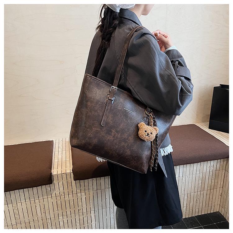 Women's Korean Fashion Large-Capacity Retro Tote Bag - Versatile and Stylish Underarm Accessory