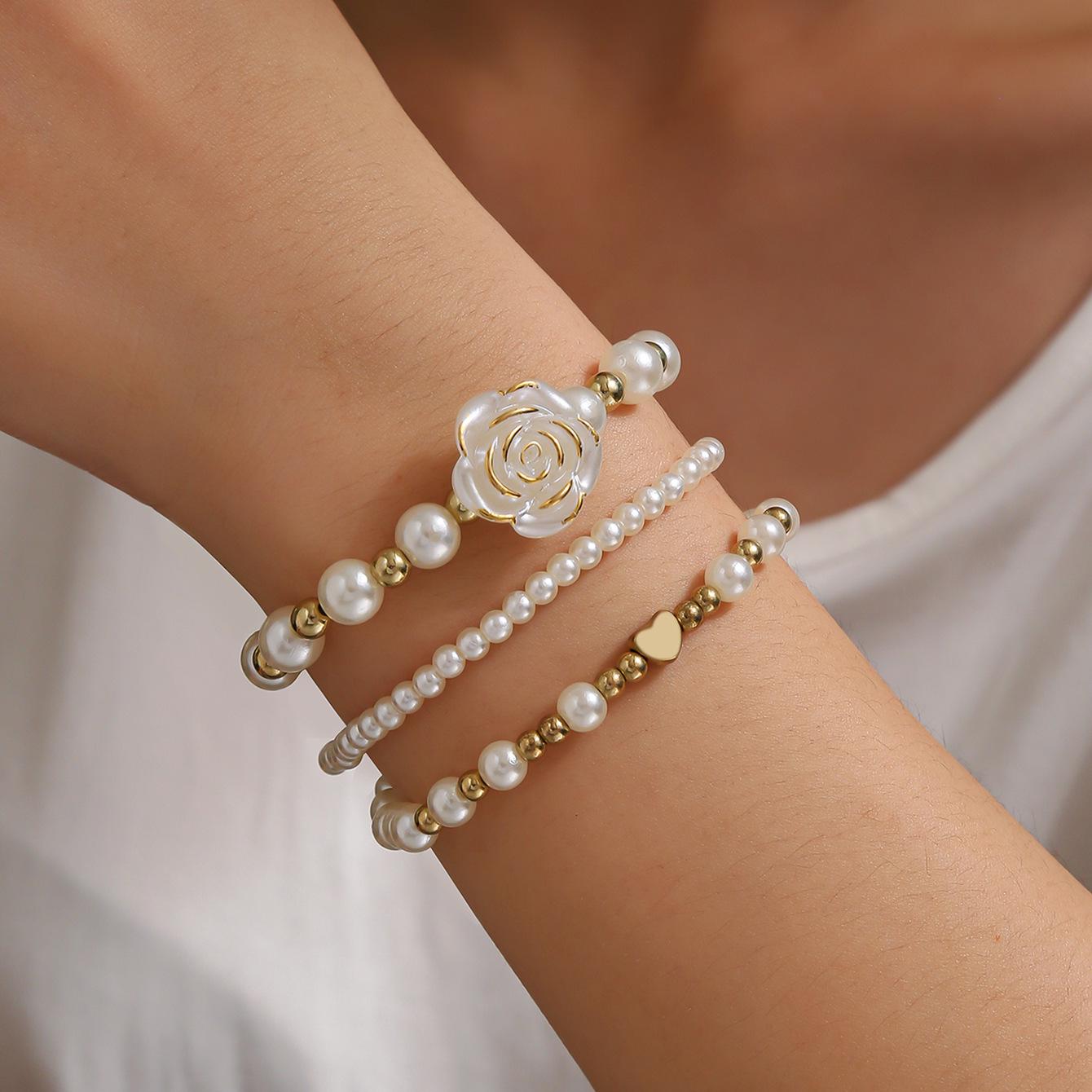 

Комплект браслетов из европейского и американского жемчуга: Нишевая, элегантная, 4-х предметная женская бижутерия