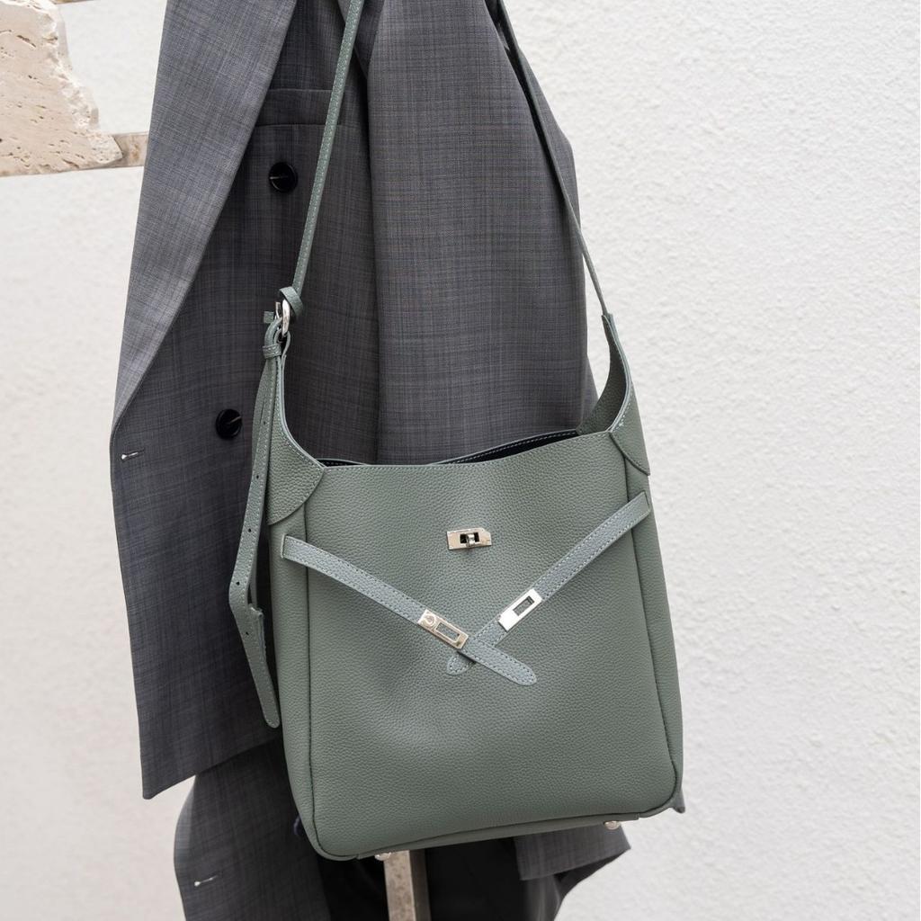 Rindsleder Damen Schulter Umhänge Einfache und Modische Ledertasche Große Kapazität Muscheltasche Weiches Leder Eimertasche