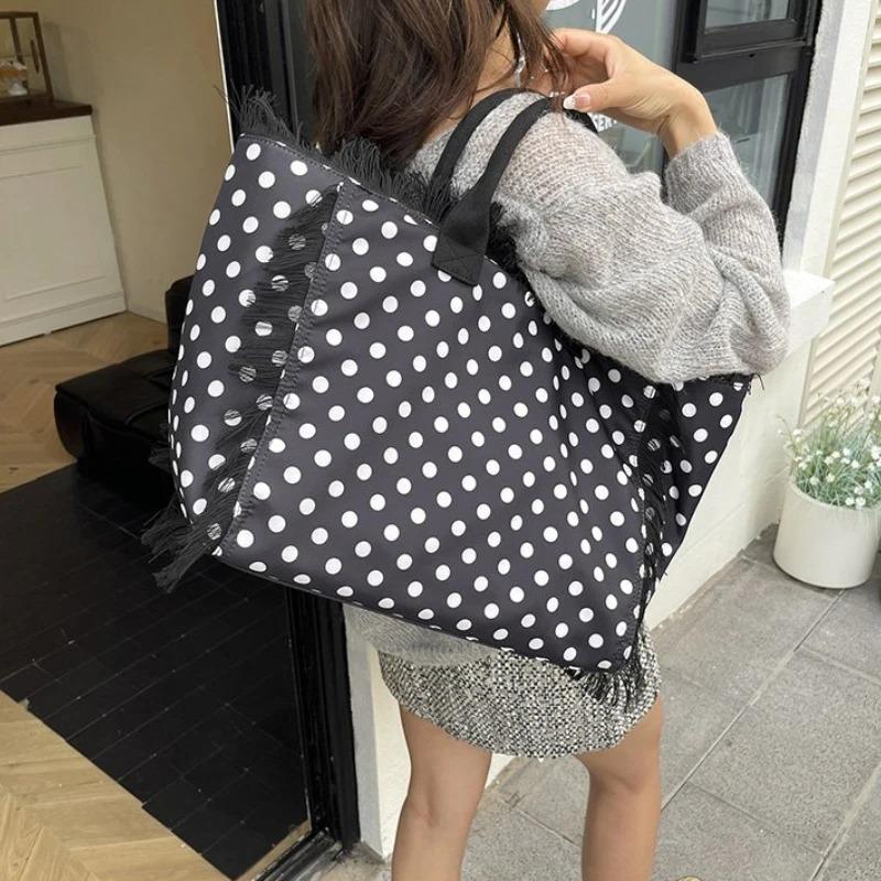 Nyl Punkte Quaste Große Kapazität Schultertaschen 2026 Hohe Qualität Temperament Taschen Neues Design Urlaubs Damen Handtaschen