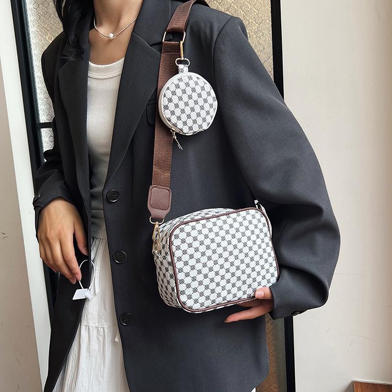 Women'S Simple Casual Retro Shoulder Bag Fashionable Diagonal Cross Compact Square Bag Large Capacity Mother And Child Bag