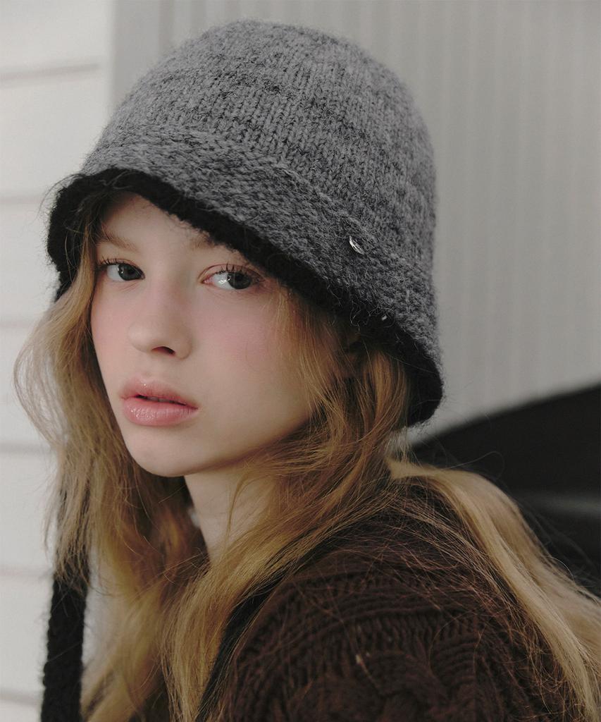 Teuwi Ruffin Color Block Knit Bonnet Hat