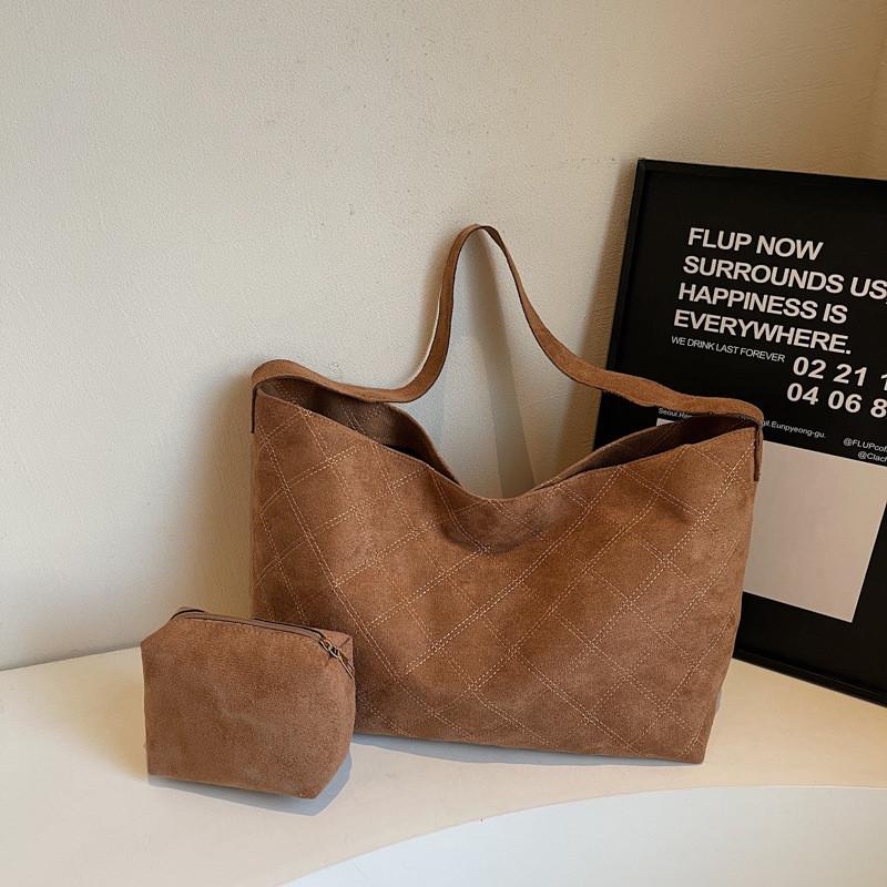 Tote Stylish Versatile Bag For Women Fashionable Design With Roomy Interior Ideal For Daily Outings