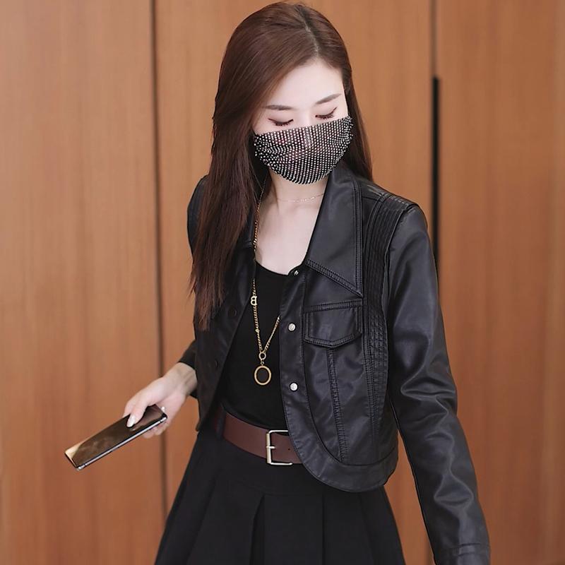 Sametová krátká kožená bunda dámské topy podzimní a zimní nová móda obleková sukně drobná kožená sukně